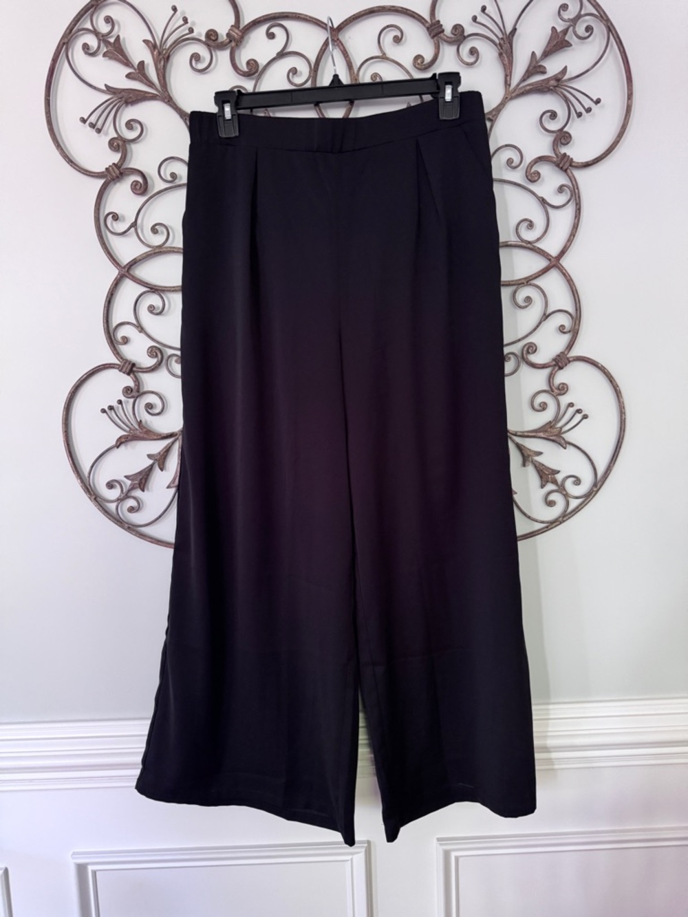 Black dressy palazzo slacks. NWOT size XL